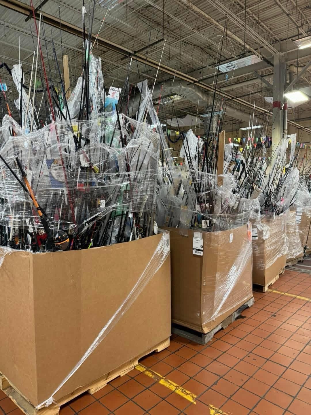 Fishing Equipment Pallet – 200 Pieces Rods, Reels & Tackle Wholesale - Image 3