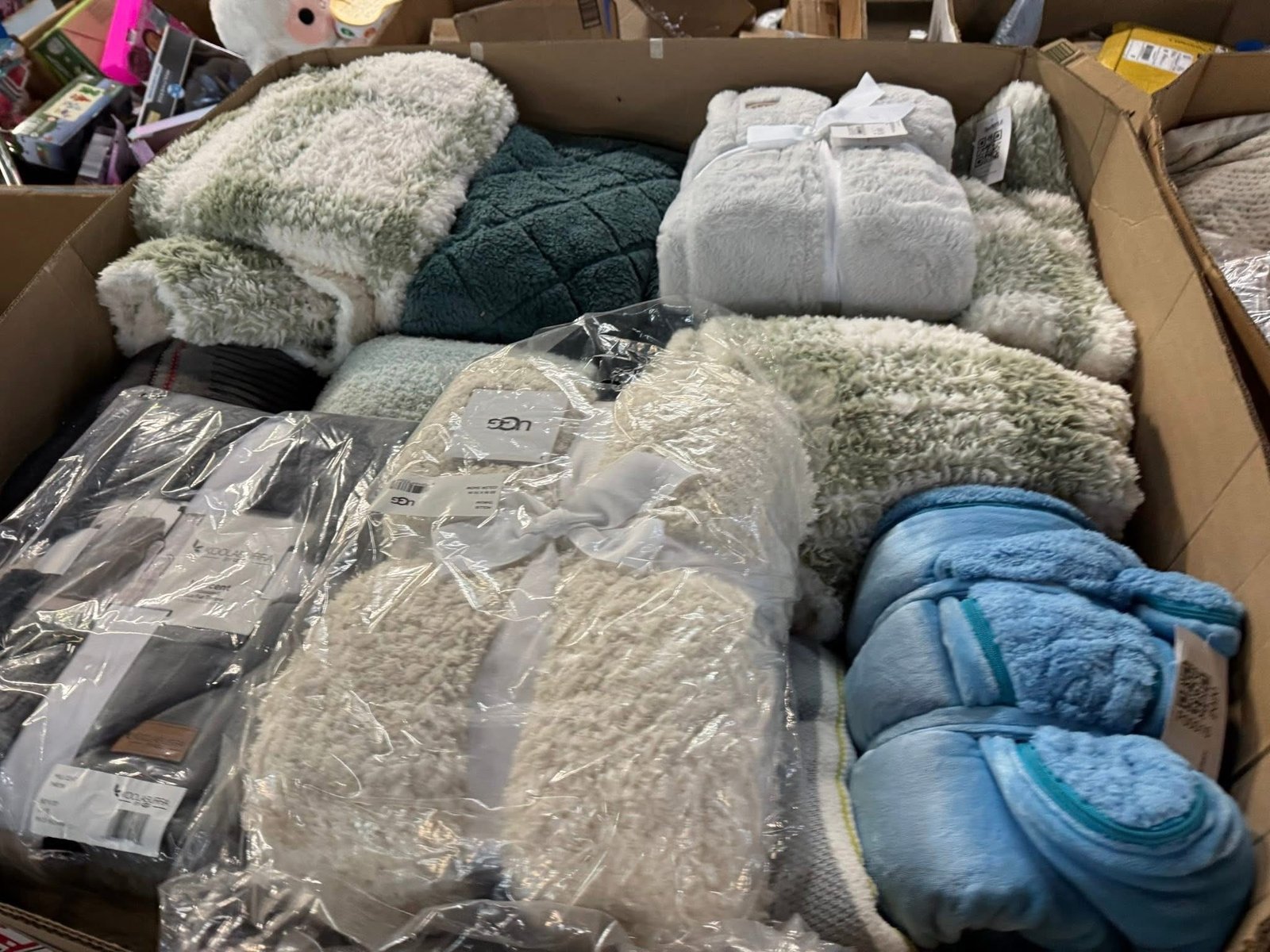 Bedding Pallet – Name Brand Bedding Wholesale Truckload & Bulk Deals - Image 2