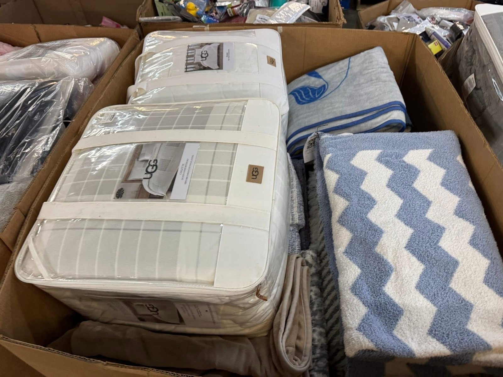 Bedding Pallet – Name Brand Bedding Wholesale Truckload & Bulk Deals - Image 12