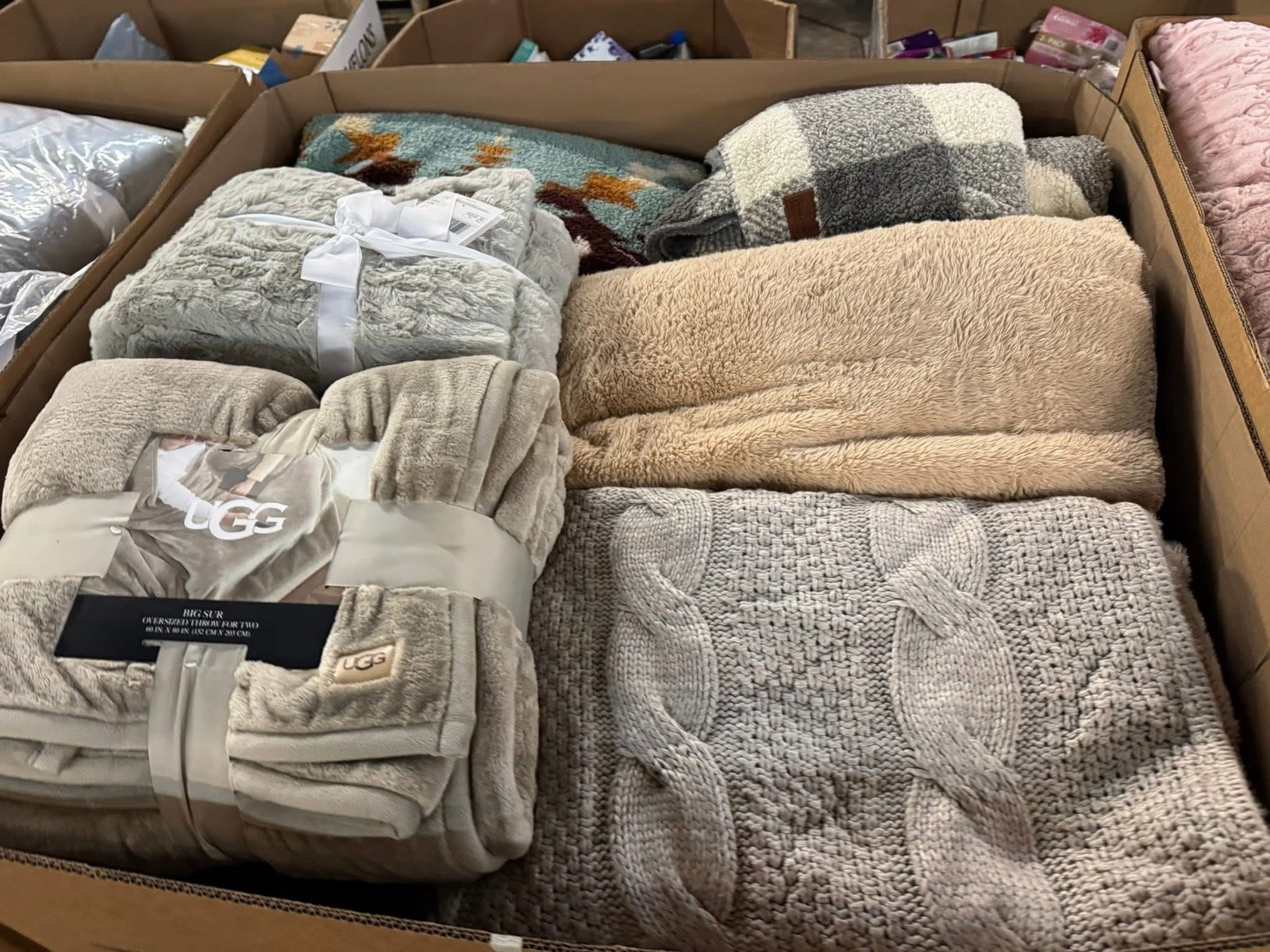 Bedding Pallet – Name Brand Bedding Wholesale Truckload & Bulk Deals - Image 16