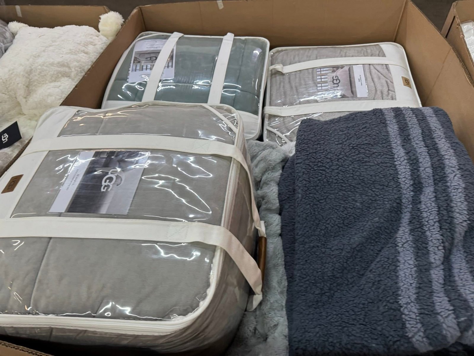 Bedding Pallet – Name Brand Bedding Wholesale Truckload & Bulk Deals - Image 10