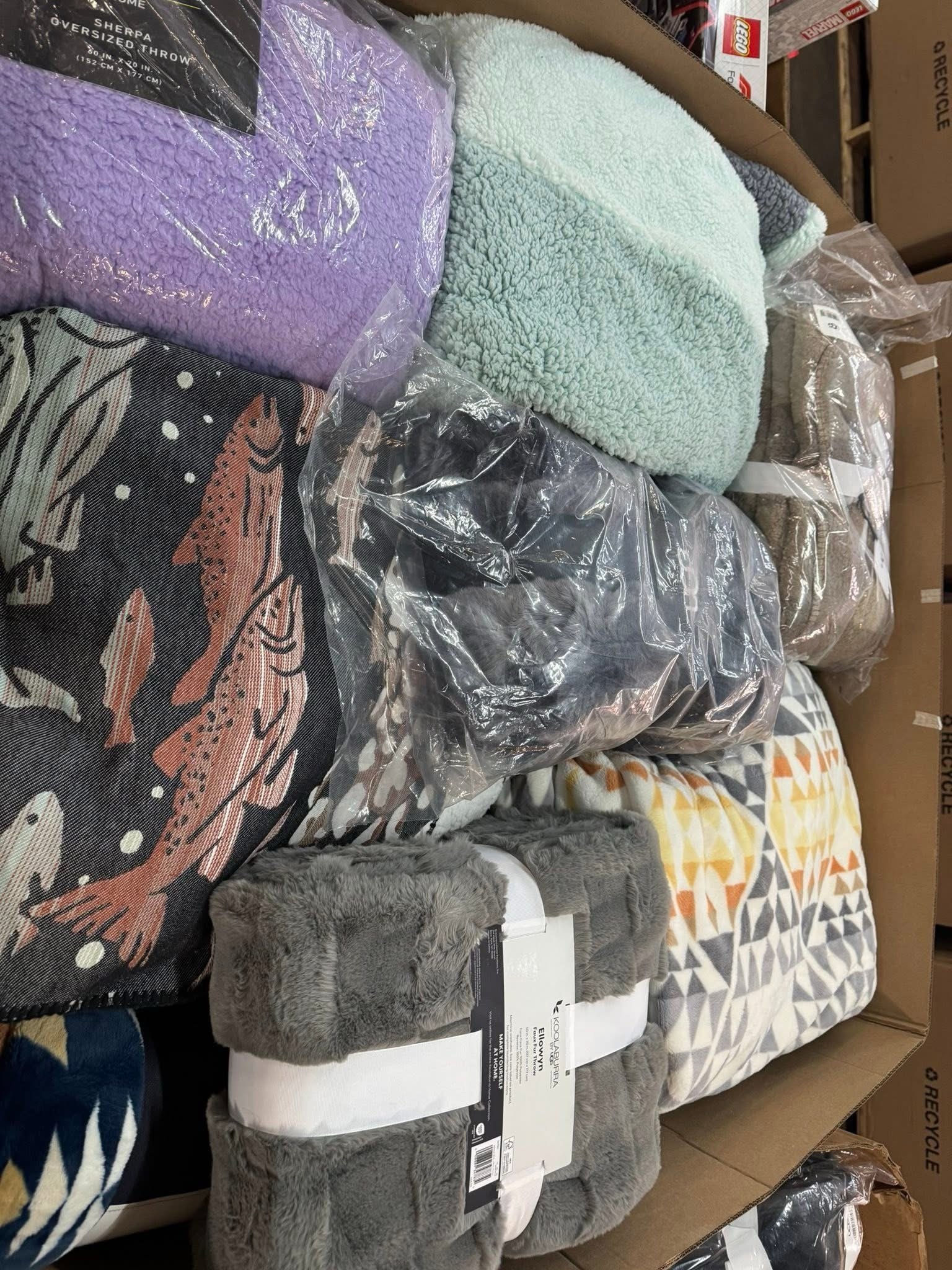 Bedding Pallet – Name Brand Bedding Wholesale Truckload & Bulk Deals - Image 8