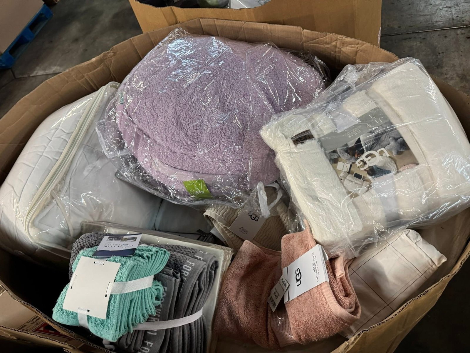 Bedding Pallet – Name Brand Bedding Wholesale Truckload & Bulk Deals - Image 4