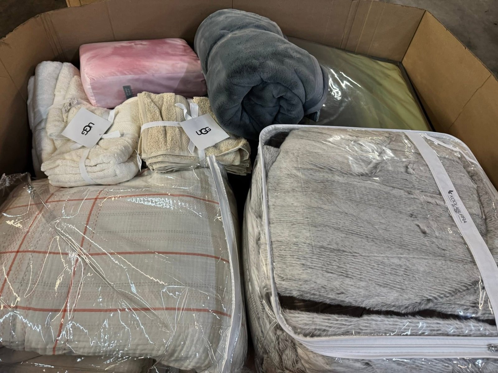 Bedding Pallet – Name Brand Bedding Wholesale Truckload & Bulk Deals - Image 6