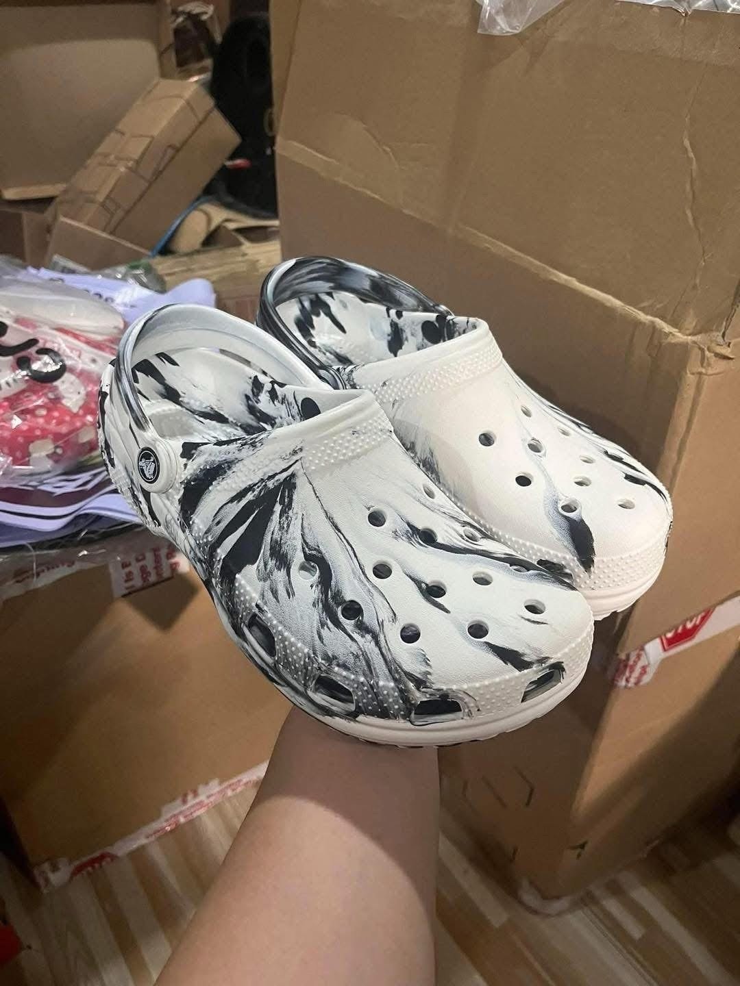Crocs Pallet – 300 Pairs Bulk Footwear Wholesale Crocs Shoes - Image 10