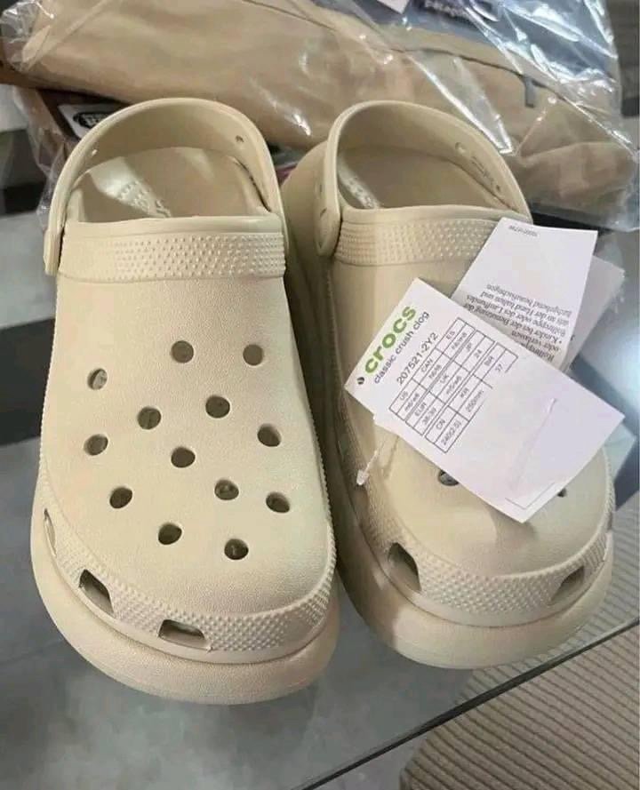 Crocs Pallet – 300 Pairs Bulk Footwear Wholesale Crocs Shoes - Image 25