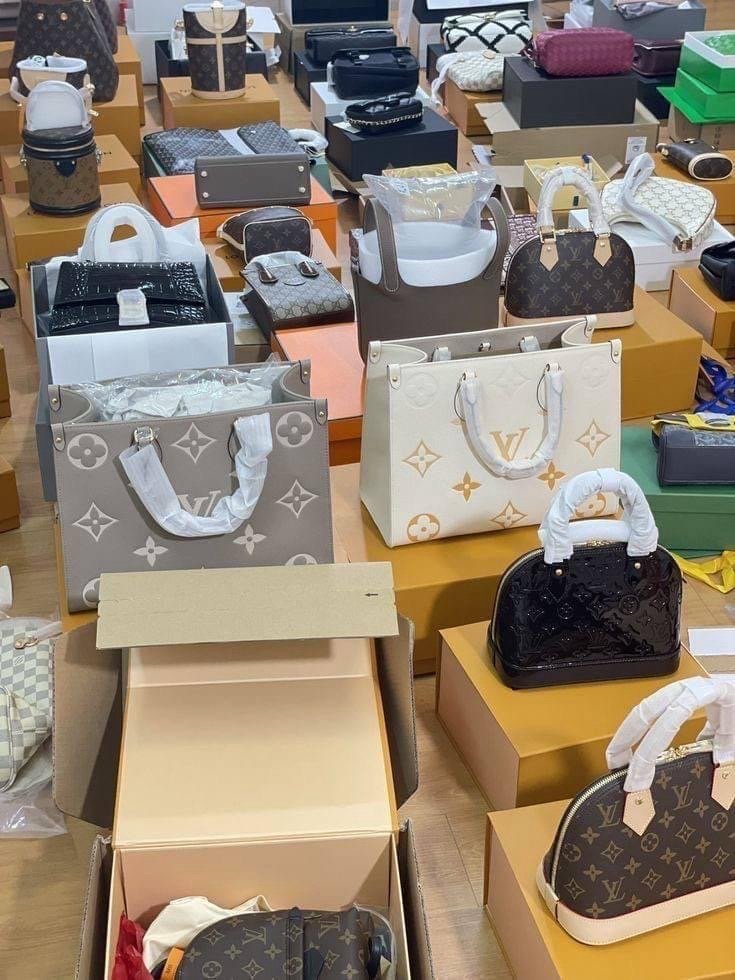 Branded Ladies Handbags Pallet – 200 Pieces Luxury Designer Bags Wholesale