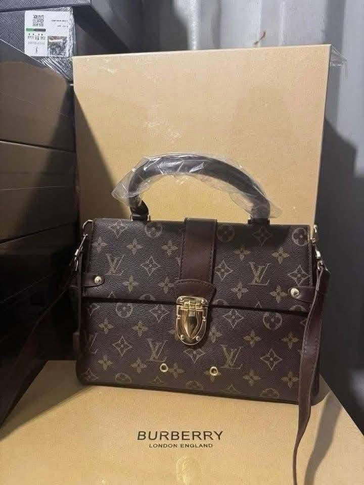 Branded Ladies Handbags Pallet – 200 Pieces Luxury Designer Bags Wholesale - Image 9