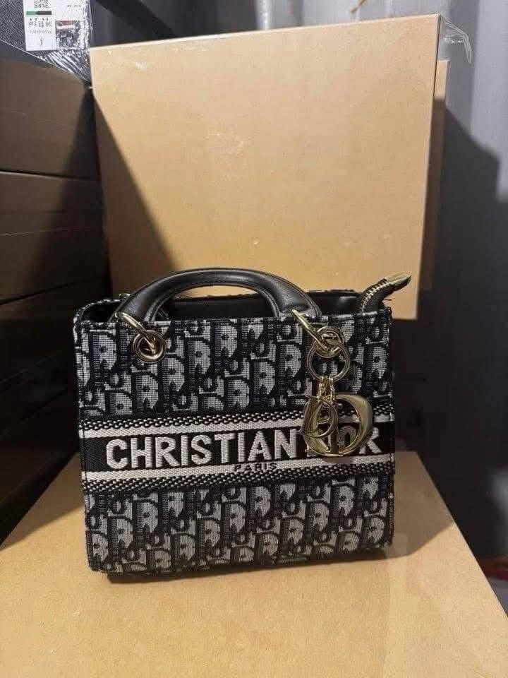 Branded Ladies Handbags Pallet – 200 Pieces Luxury Designer Bags Wholesale - Image 12