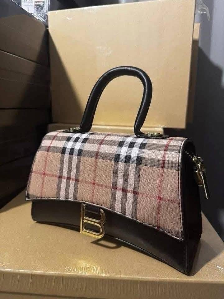 Branded Ladies Handbags Pallet – 200 Pieces Luxury Designer Bags Wholesale - Image 13