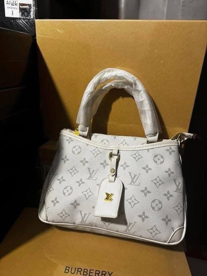 Branded Ladies Handbags Pallet – 200 Pieces Luxury Designer Bags Wholesale - Image 23