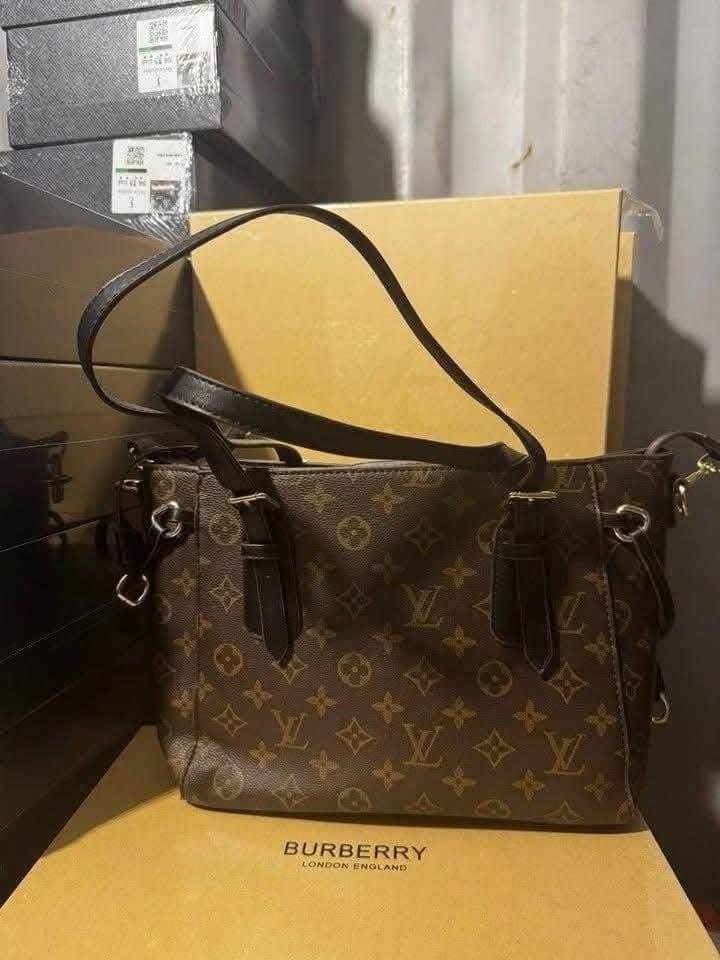 Branded Ladies Handbags Pallet – 200 Pieces Luxury Designer Bags Wholesale - Image 15