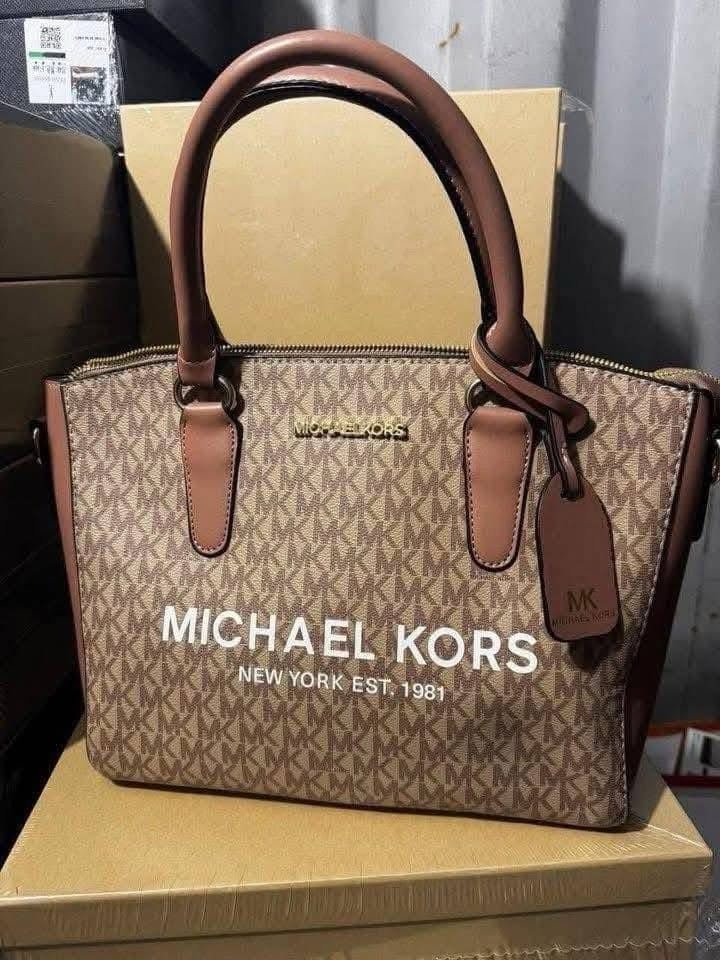 Branded Ladies Handbags Pallet – 200 Pieces Luxury Designer Bags Wholesale - Image 22
