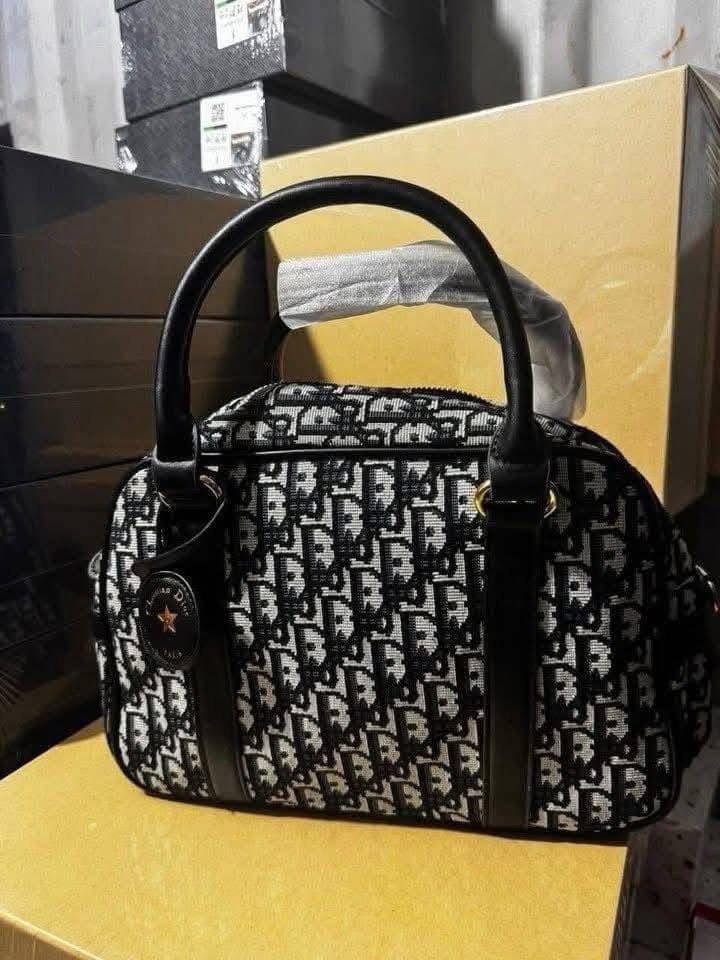 Branded Ladies Handbags Pallet – 200 Pieces Luxury Designer Bags Wholesale - Image 24